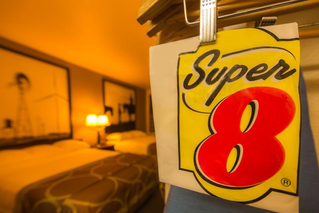 Super 8 By Wyndham Airport Fairgrounds West Motel