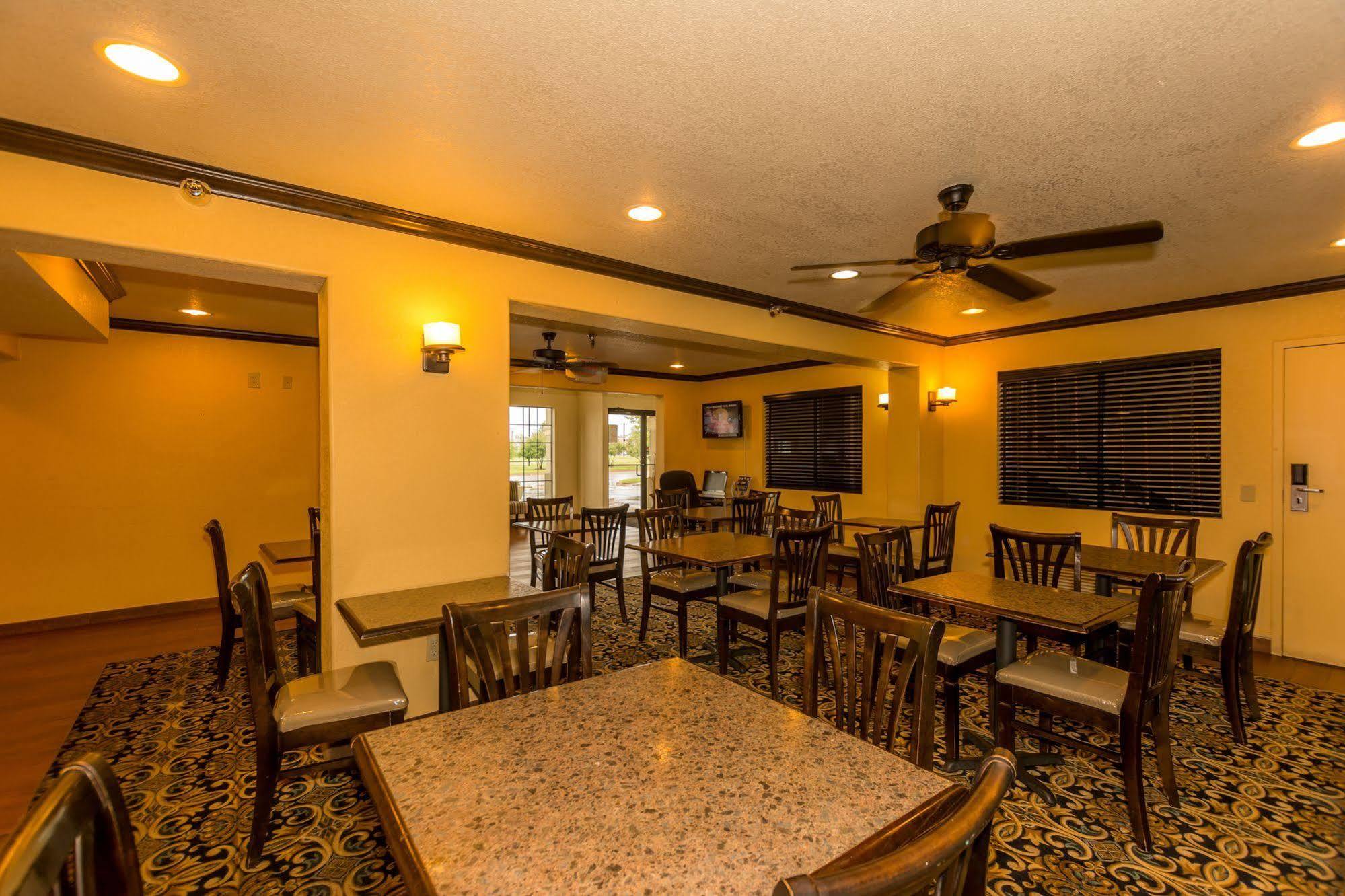 Motel Super 8 By Wyndham Airport Fairgrounds West Oklahoma City