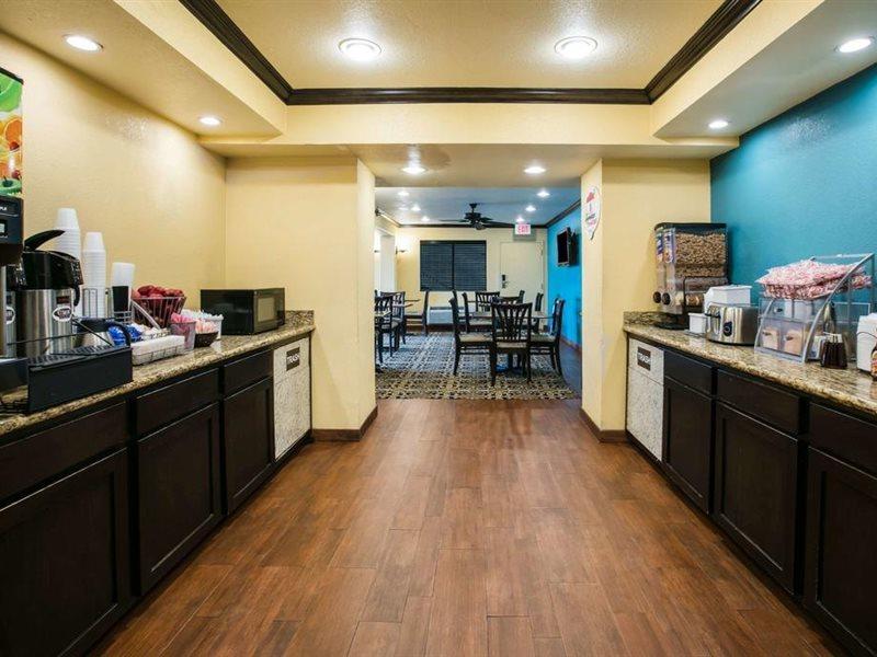 Super 8 By Wyndham Airport Fairgrounds West Motel 2*