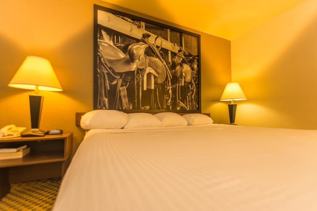 Super 8 By Wyndham Airport Fairgrounds West Motel Oklahoma City