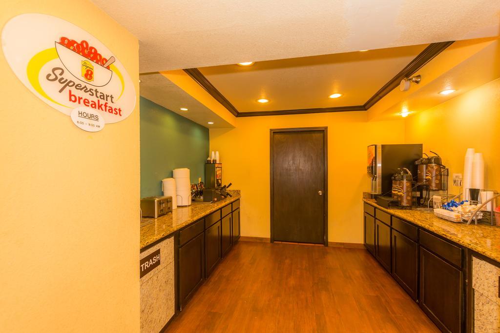 Motel Super 8 By Wyndham Airport Fairgrounds West